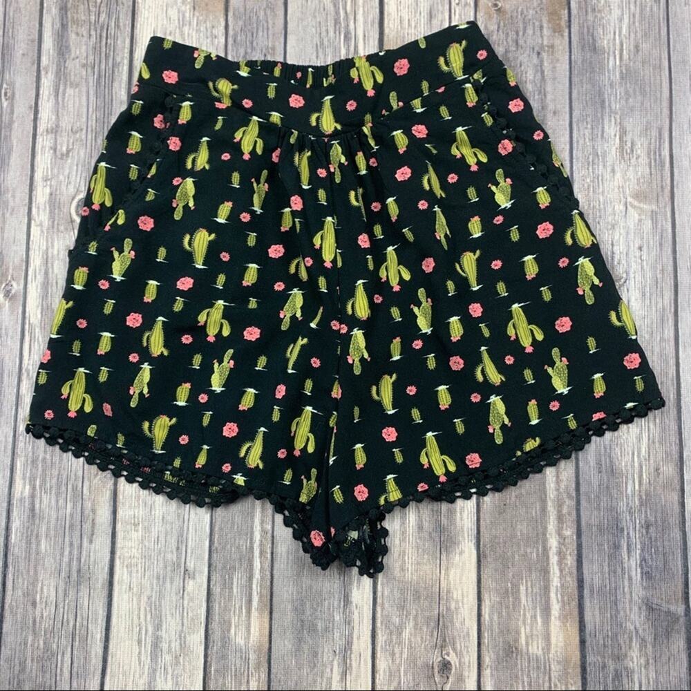 eyeshadow Cactus lace trim shorts